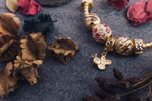 close up jewelry table 1048944 3591767